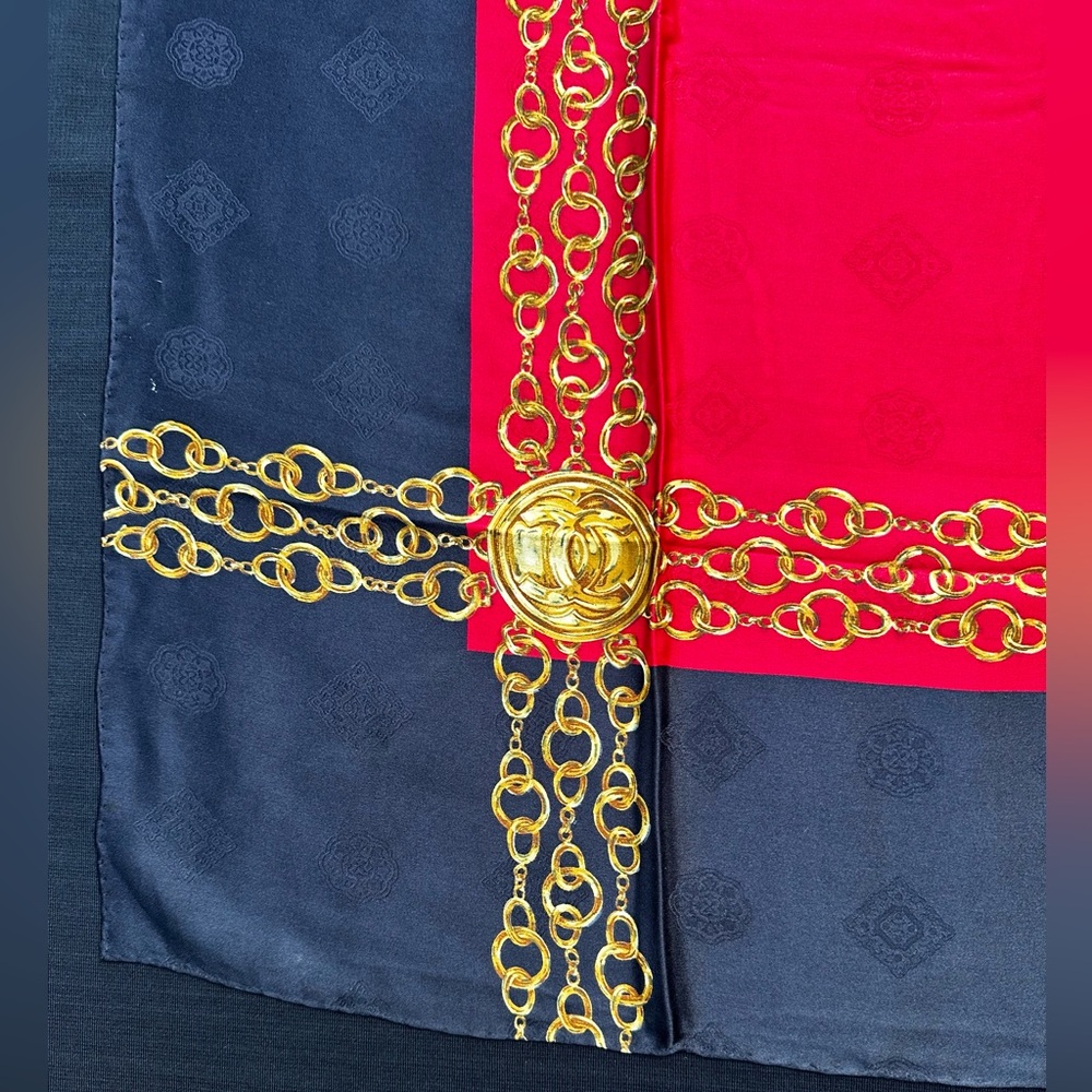 Vintage CHANEL Chain Medallion Scarf Black Red Gold - Picture 4 of 6